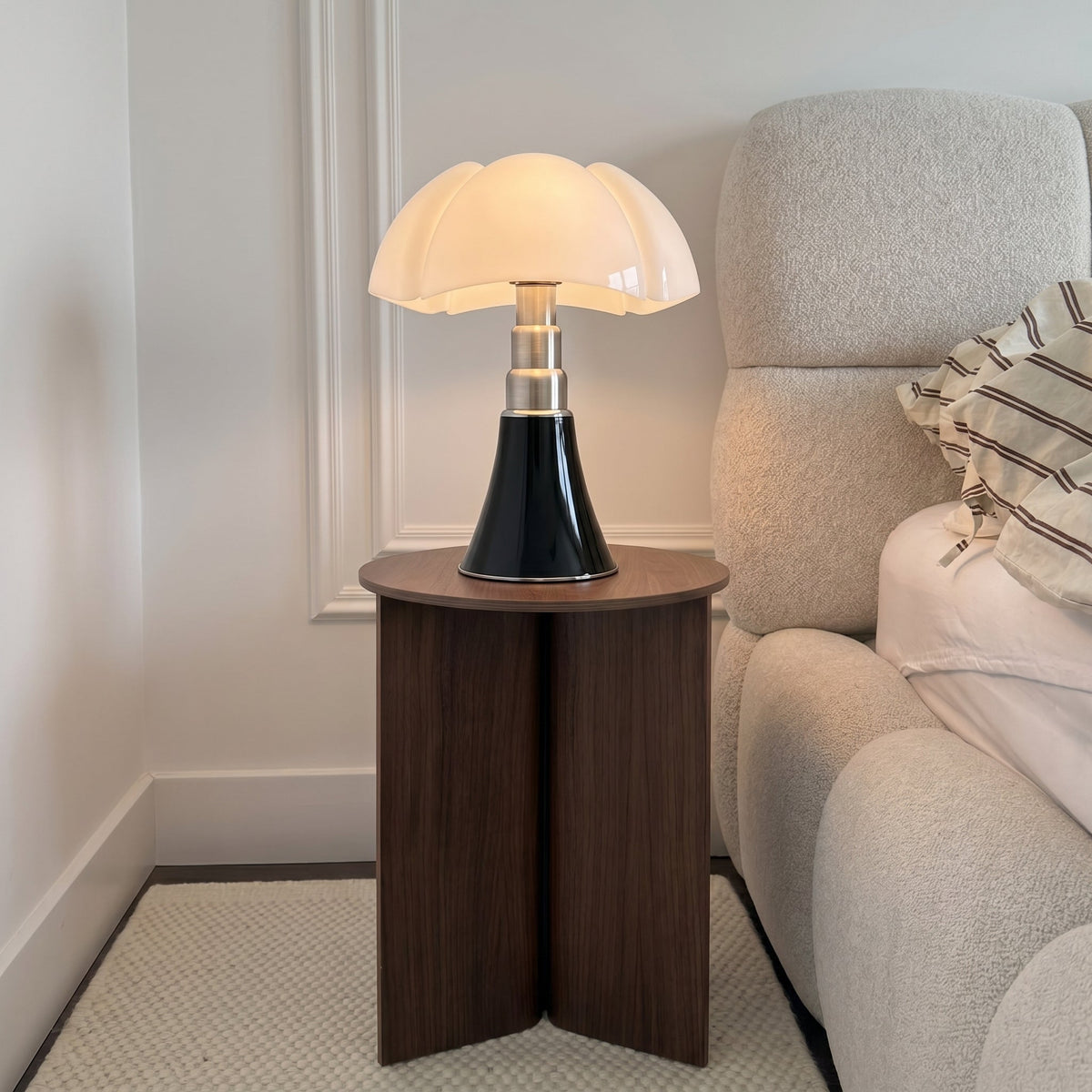 Hana Petal Table Lamp