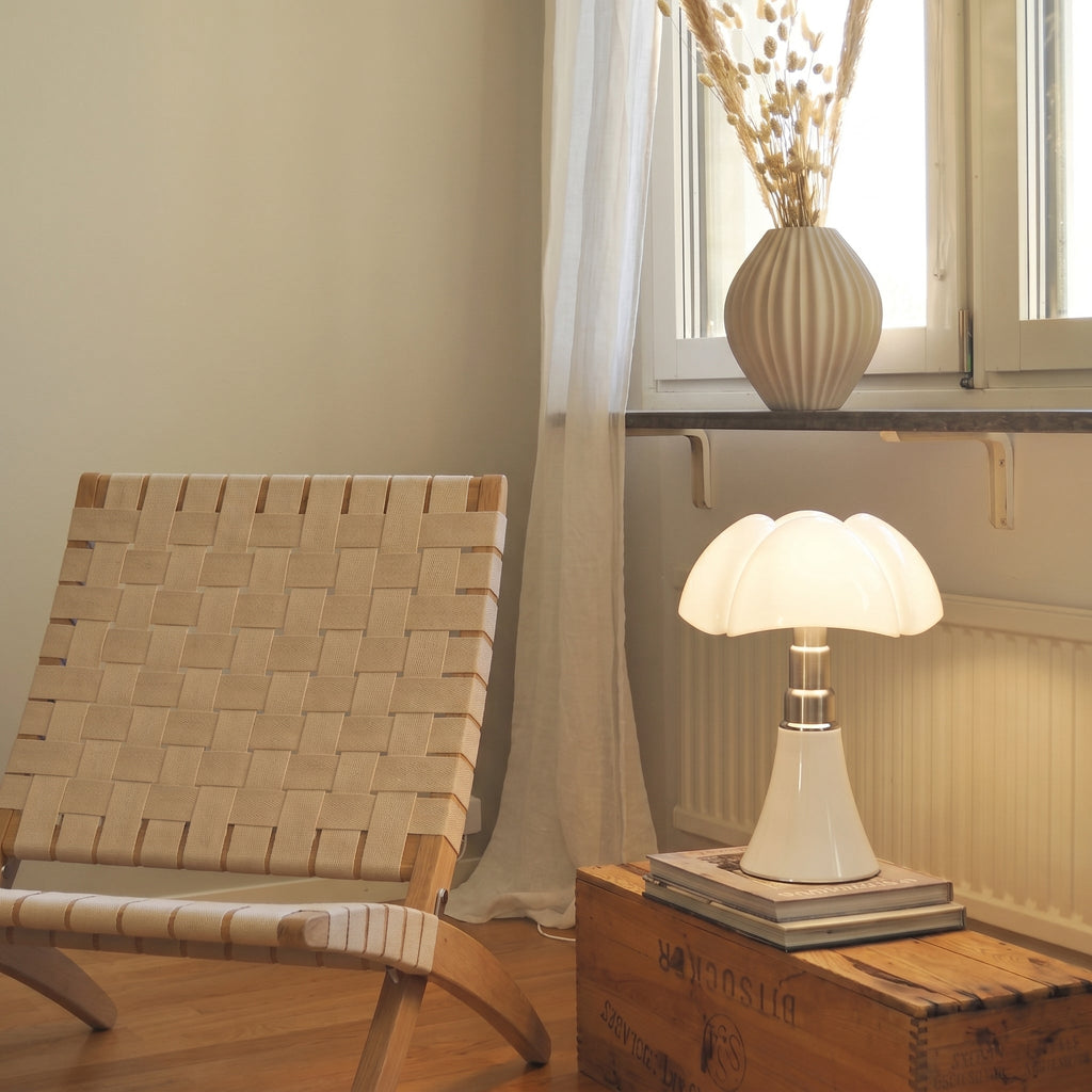 Hana Petal Table Lamp