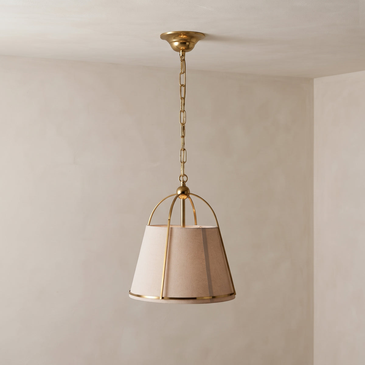 Brasa Brass Chain Pendant Light
