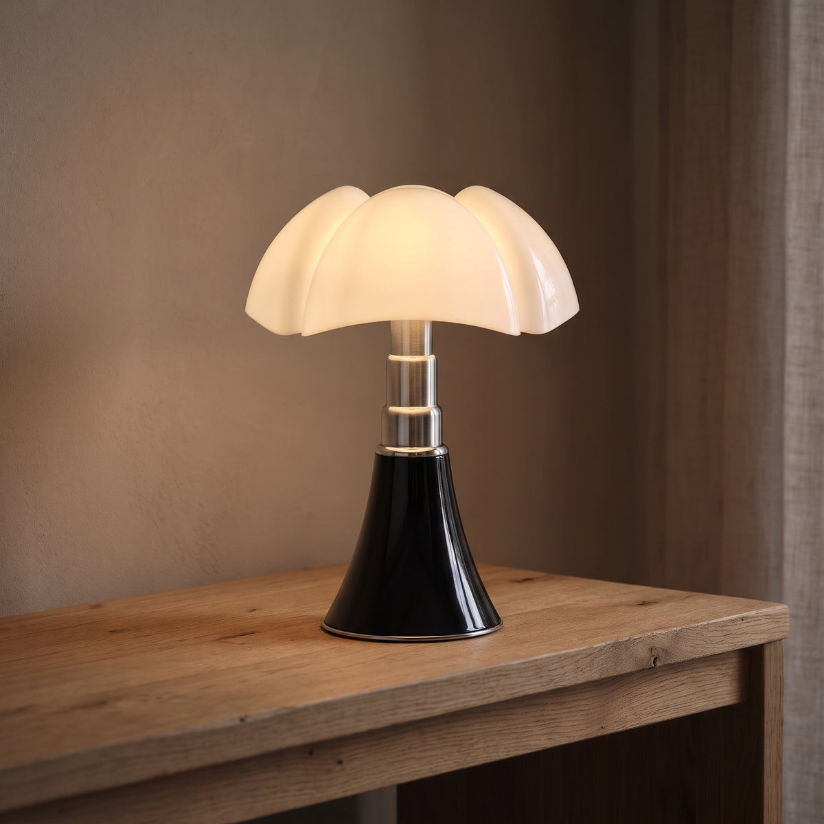 Hana Petal Table Lamp