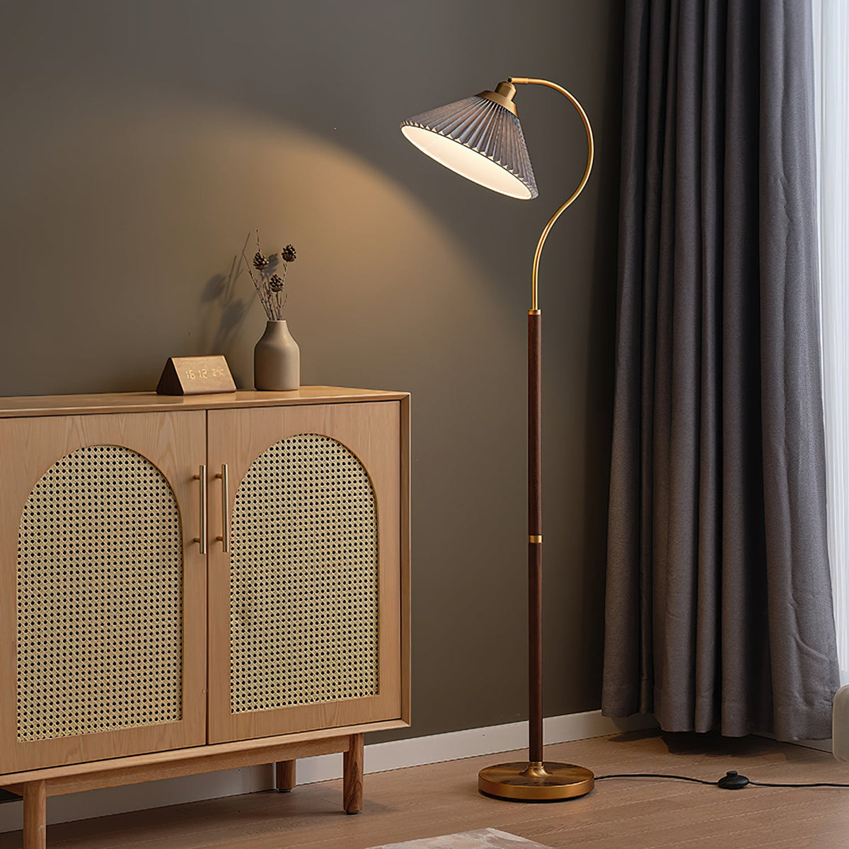 Pleato Pleated Floor Lamp - view 05