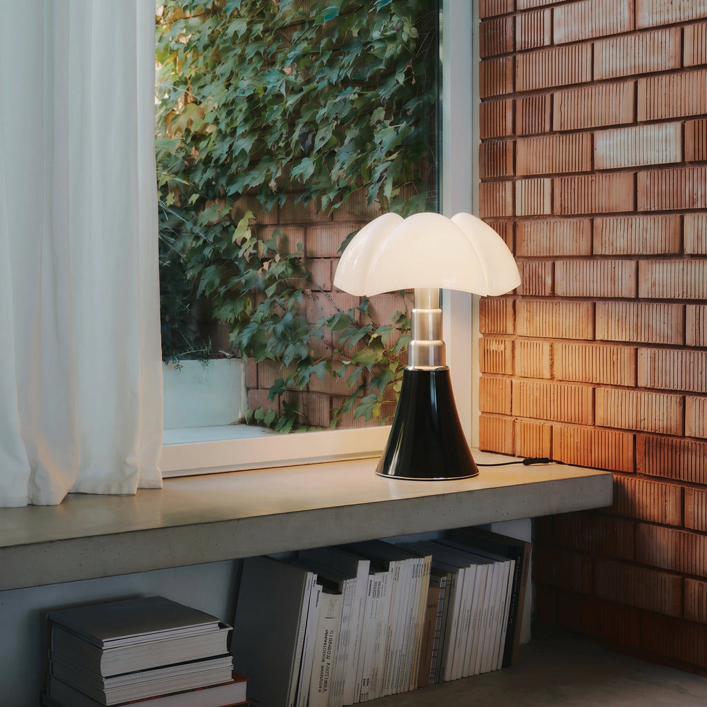 Hana Petal Table Lamp