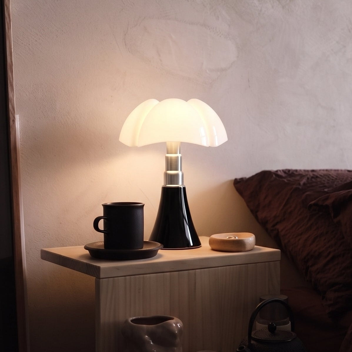 Hana Petal Table Lamp