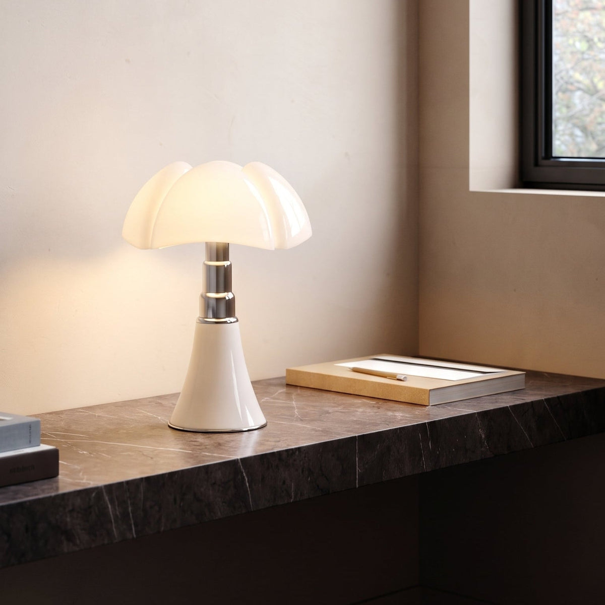 Hana Petal Table Lamp