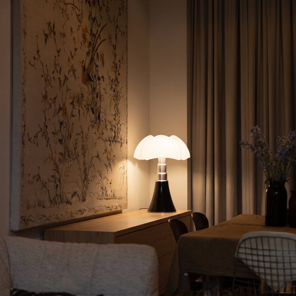 Hana Petal Table Lamp